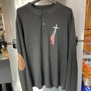 Faith Men’s Size 3‎ XlL Henley, Three Button Shirt, Cross & Flag Dark Gray Patch